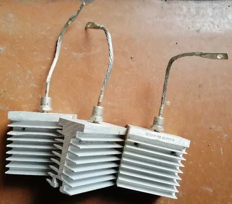 Диод силовой Д161-320(200)/ДЛ131. В200 с радиатором охлаждения