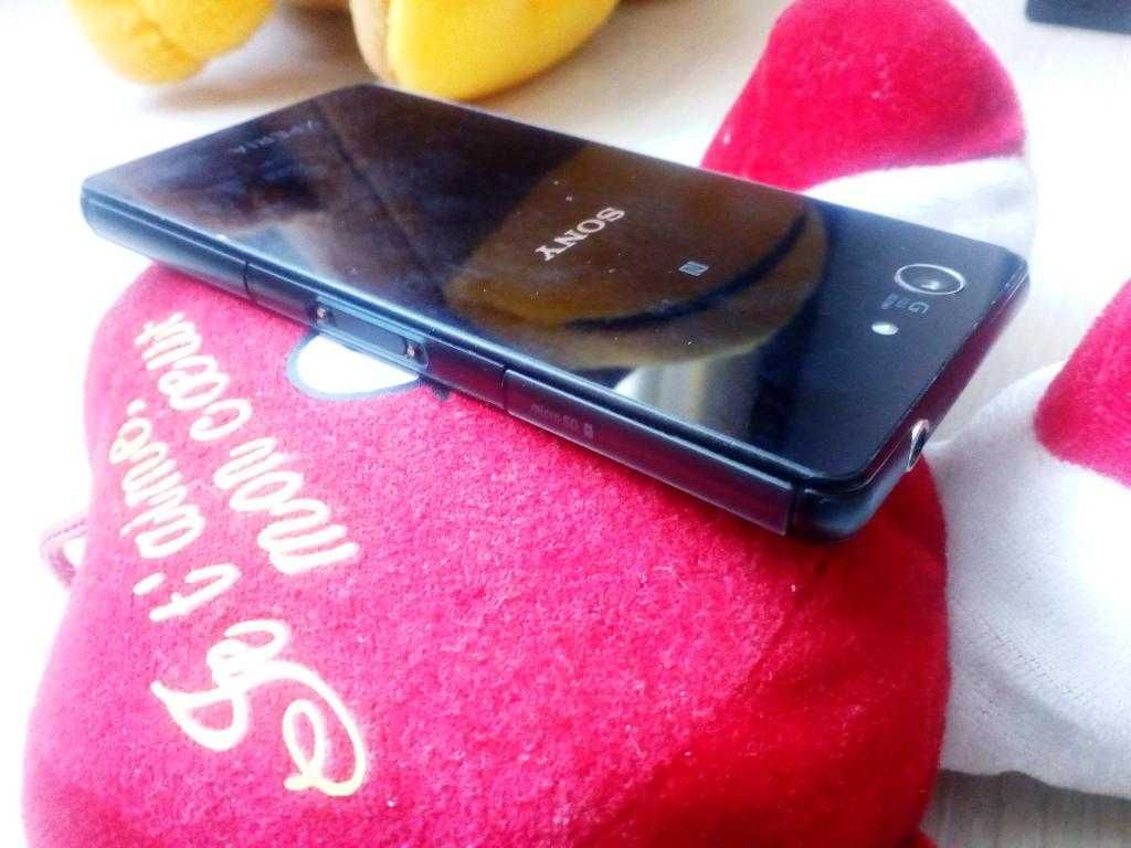 Смартфон Sony Xperia Z3 Compact D5803