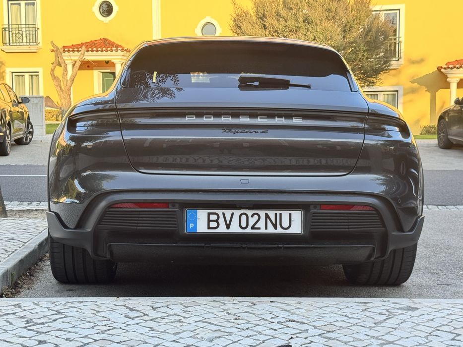 Porsche Taycan 4
