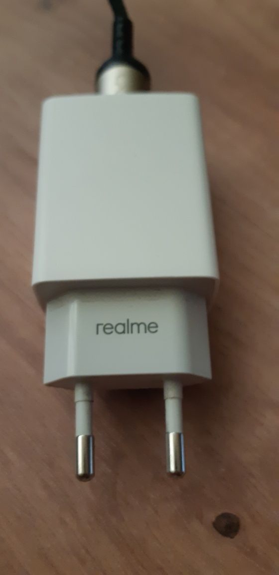 Sprzedam ładowarkę do realmy