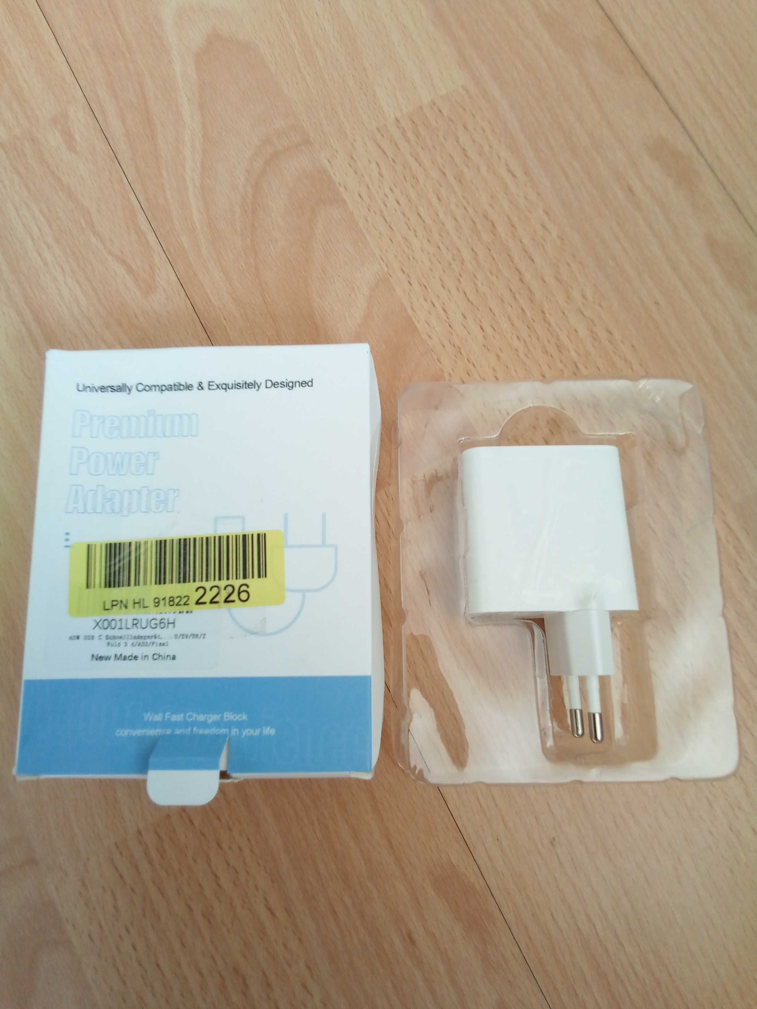 Ładowarka sieciowa USB typ C uniwersalna 3000 mA 12 V