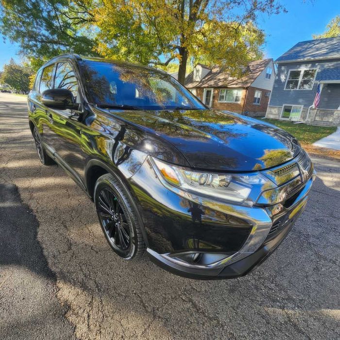 Mitsubishi Outlander SE      2020