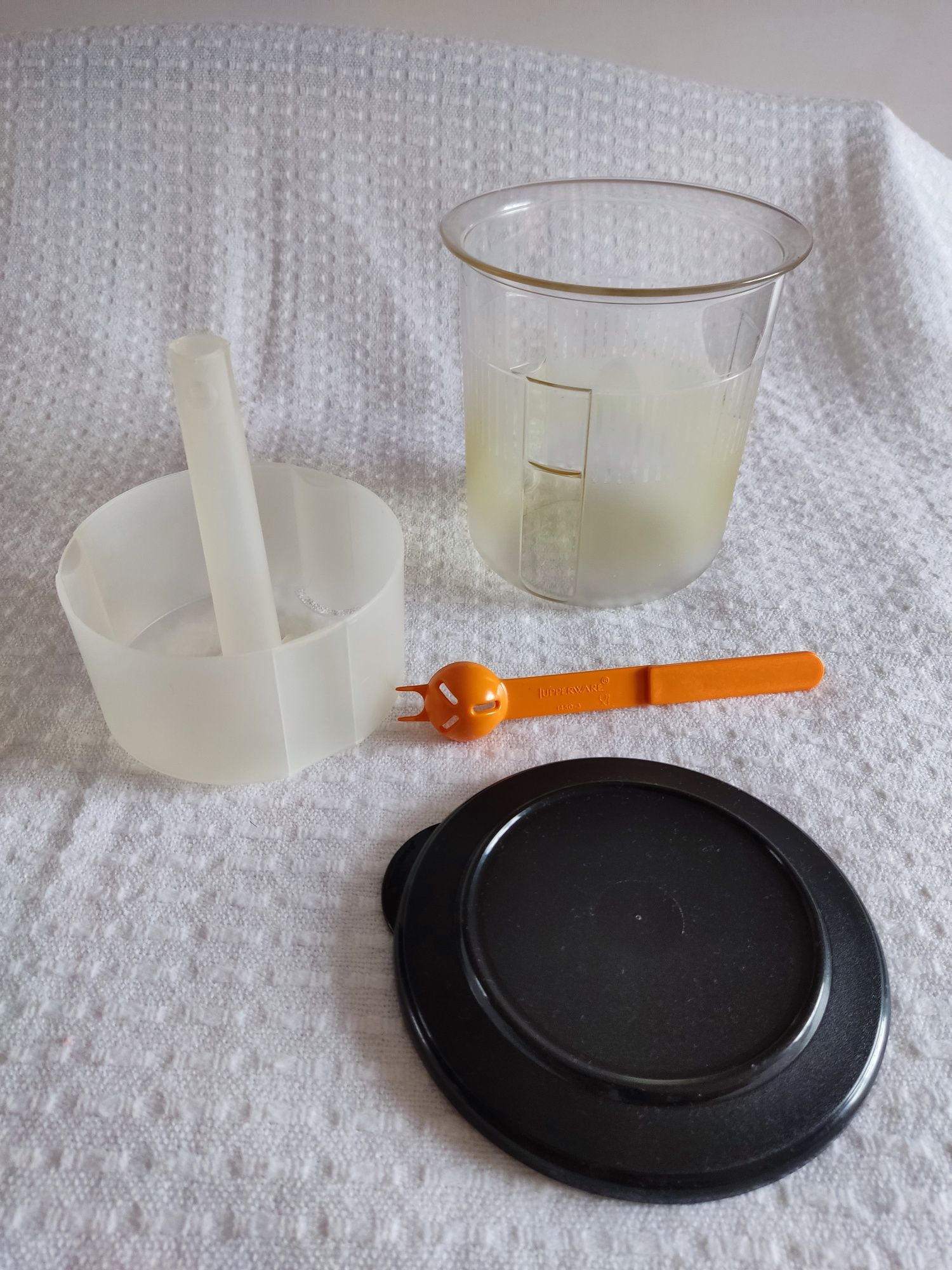 Tupperware 1 szt. pikantus perła stołowa 1,5l + GRATIS