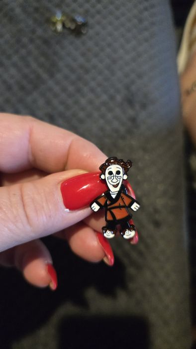 Przypinka pan w pizamie.