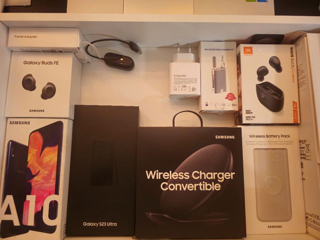 Samsung S23 Ultra, Book 2 Pro, Watch 4, Buds FE, wireless power bank