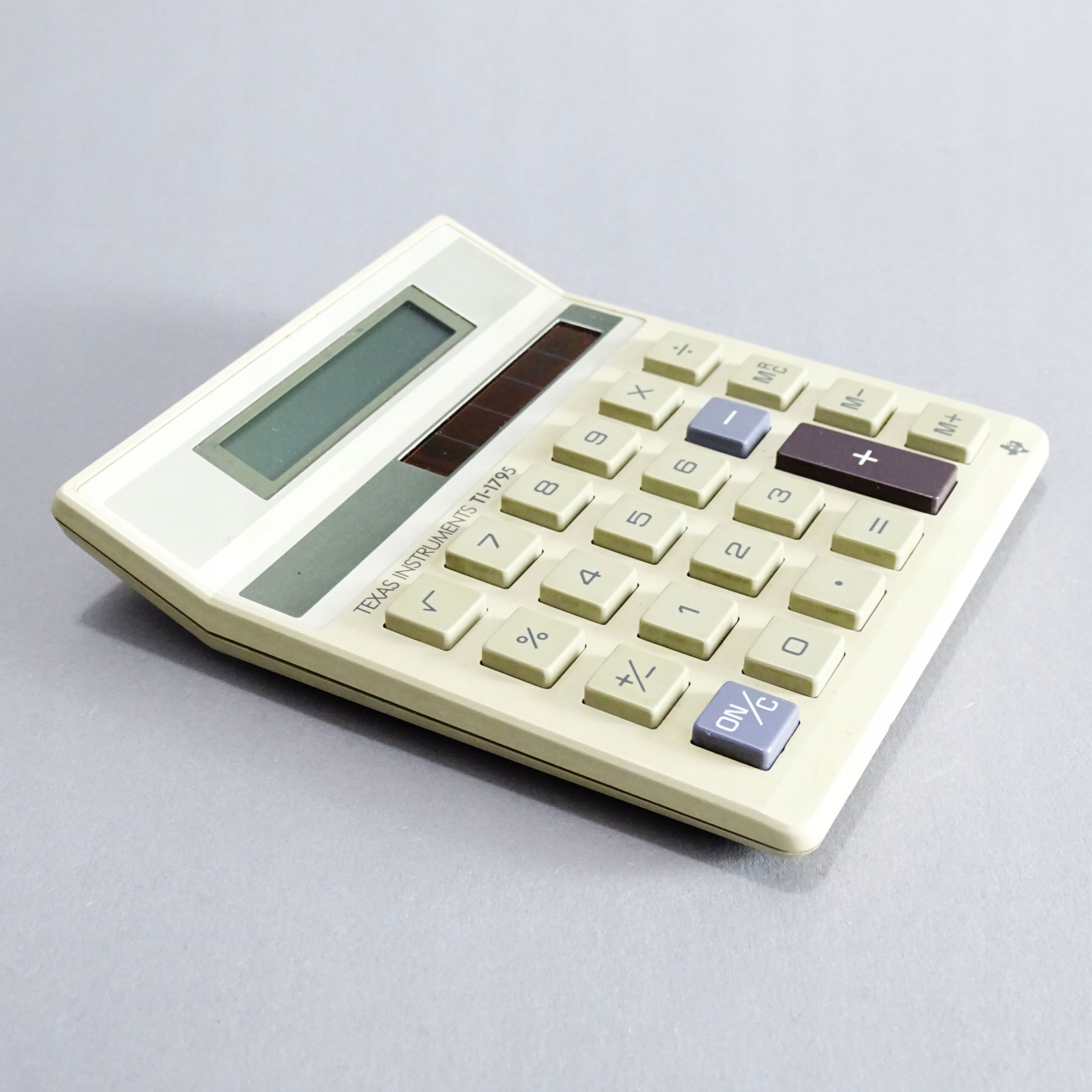 1984 r stary kalkulator texas instruments