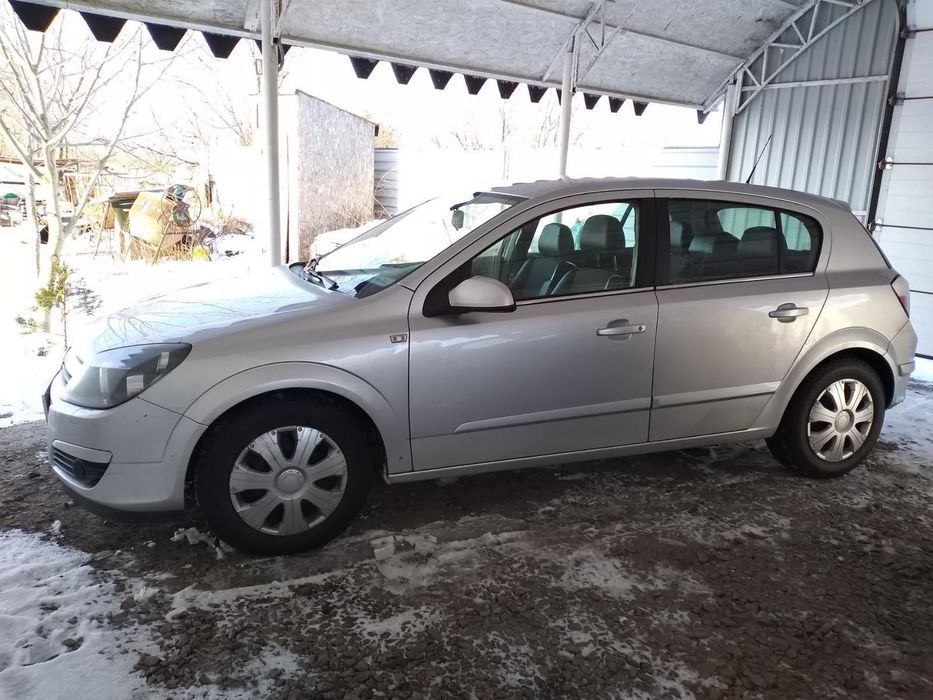 Opel astra машина