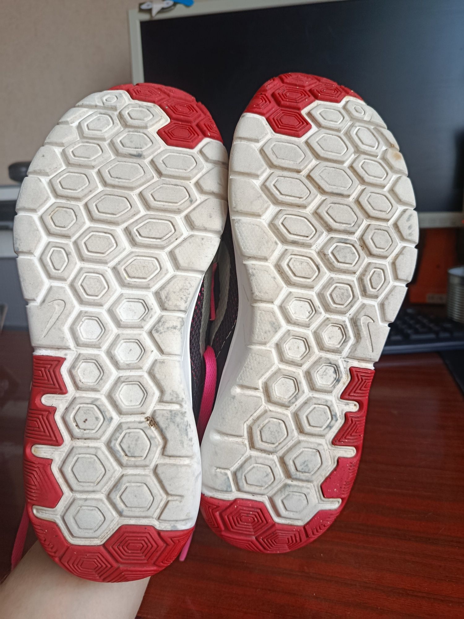 Продам кросівки Nike (23.5см)