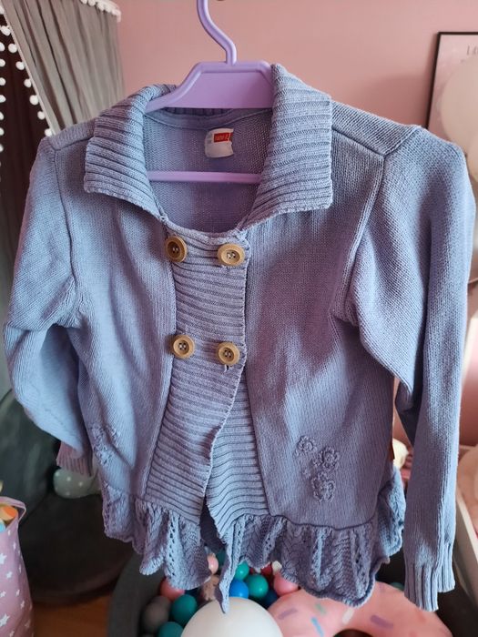 Sweterek dla dziewczynki z falbanką Name It