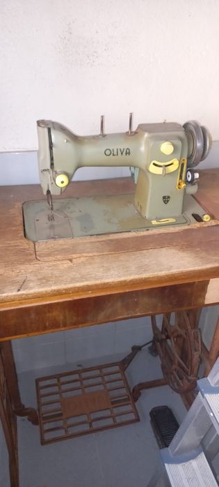 Máquina de costura OLIVA