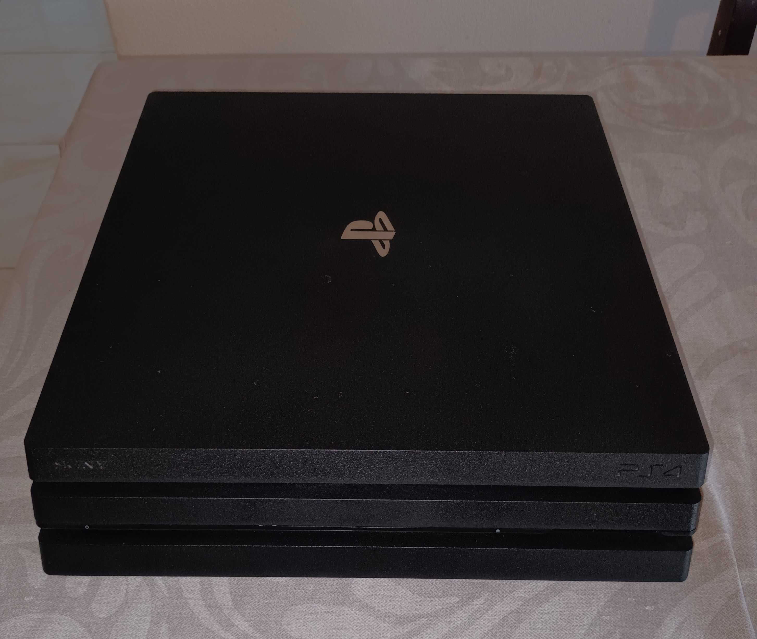 PS4 PRO 1Tb+1 comando+7 jogos