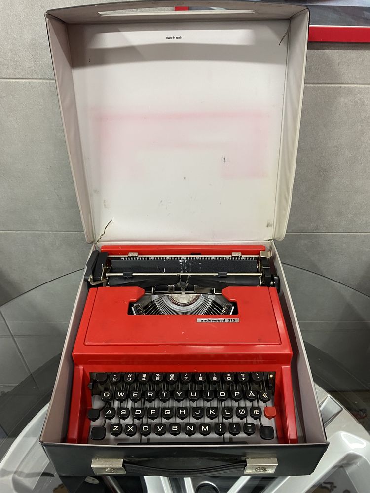 Maszyna do pisania UNDERWOOD 315 w walizce