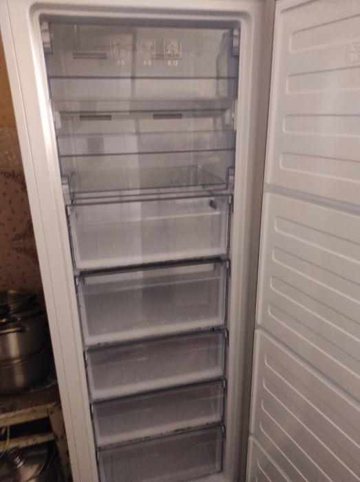 Морозильна шафа Beko