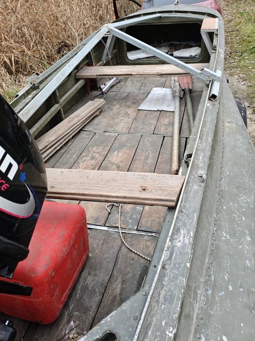 Продам лодку з мотором