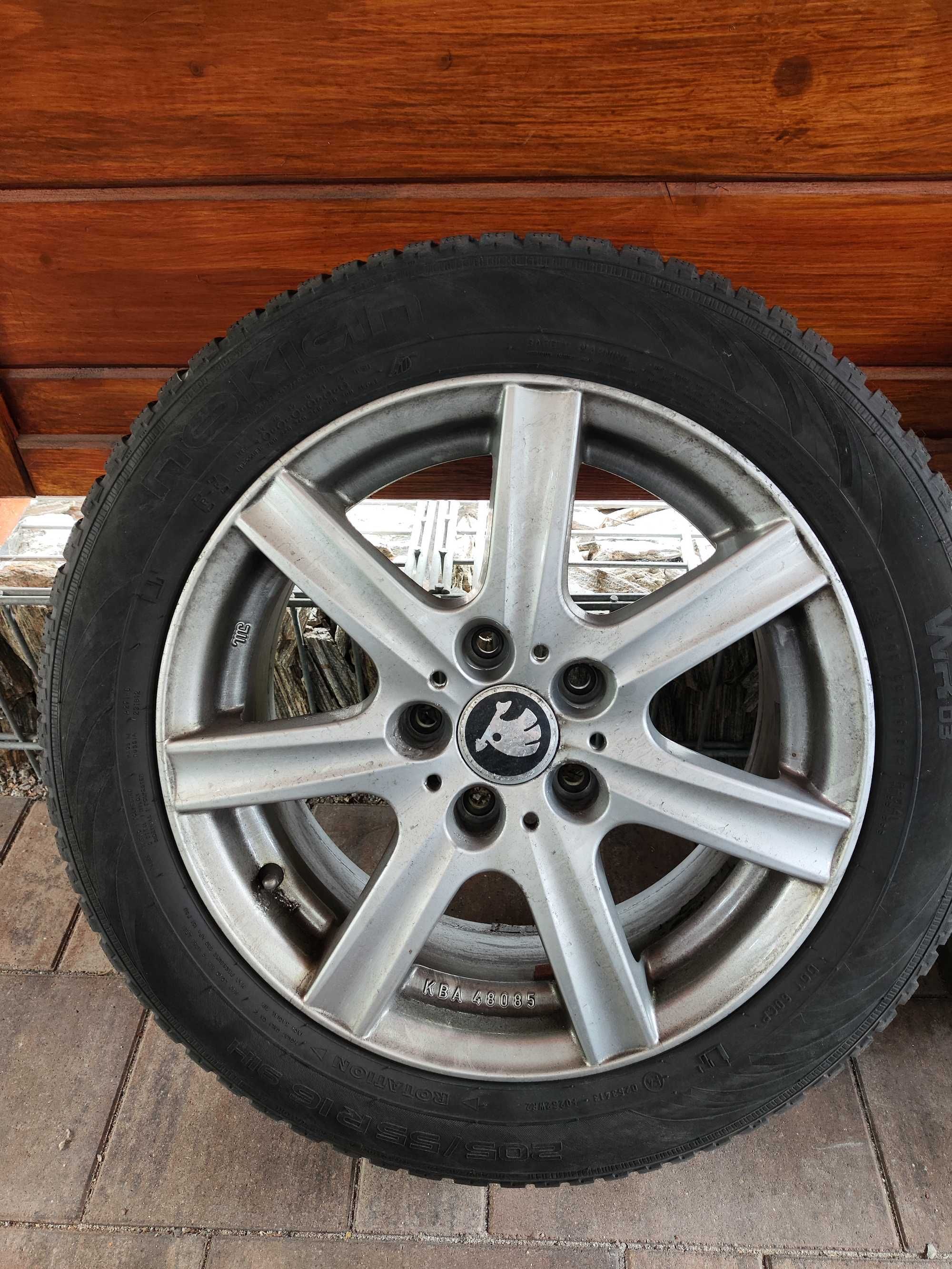 (Rez) Felgi 16 7Jx16H2 ET38 + Opony Zimowe Nokian 205/R55/16 91H2