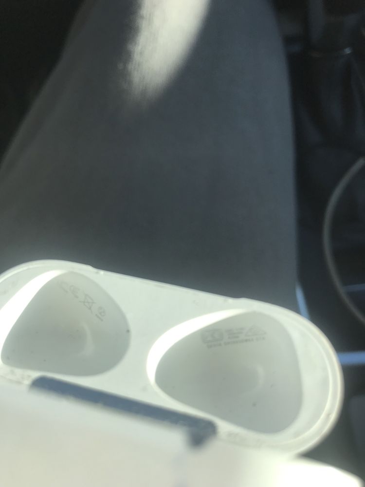 Зарядний кейс AirPods 3
