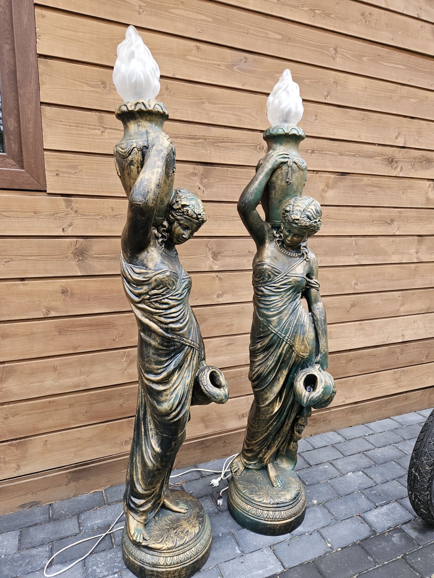 Figurka lampy stojącej "diana",