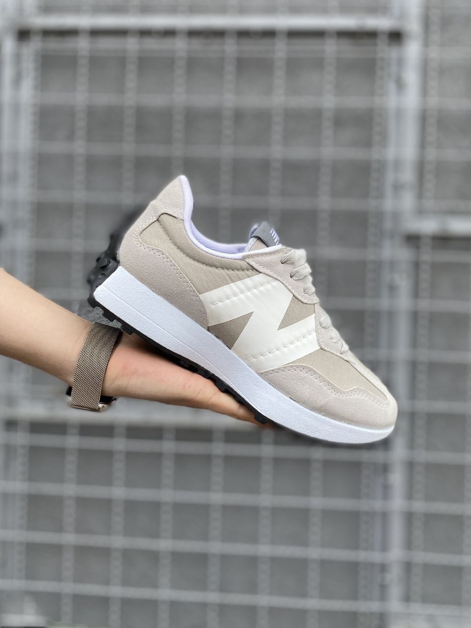 Зручні кросівки New Balance 327 Beige & White