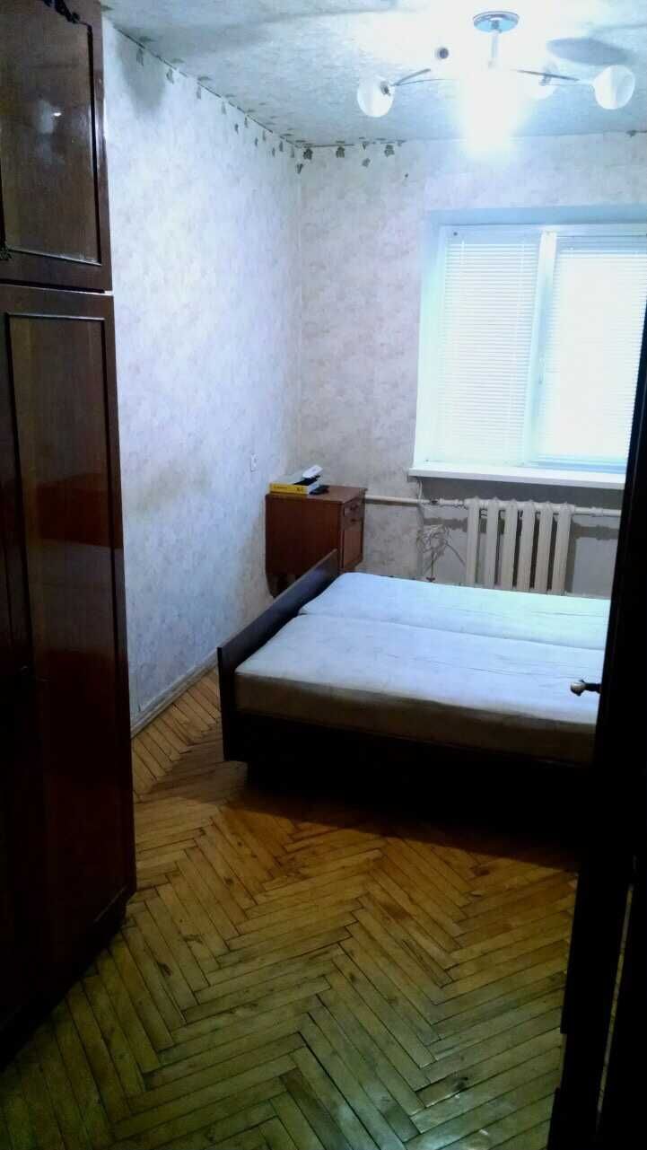 окрема кімната в квартирі на  Келецькій