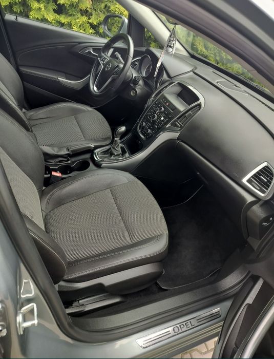 Opel Astra 1.4 sedan manual Xenon bezwypadkowy