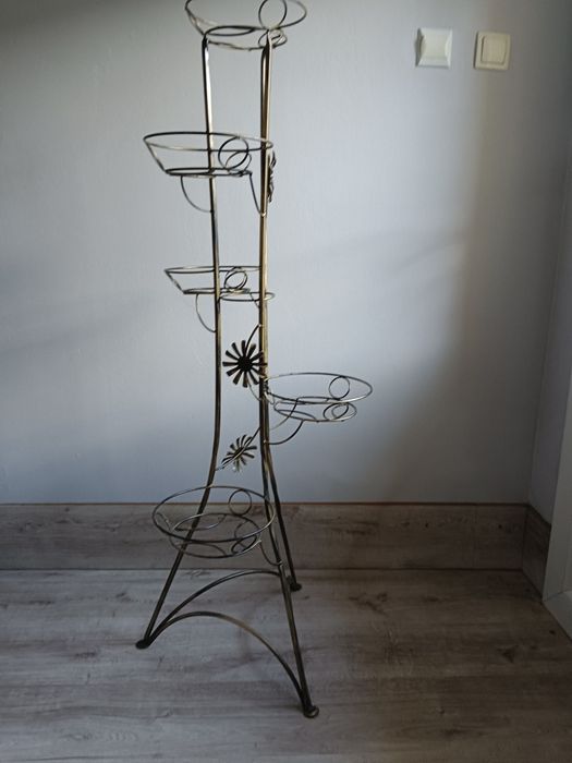 Kwietnik metalowy 133cm na 5 kwiatów.