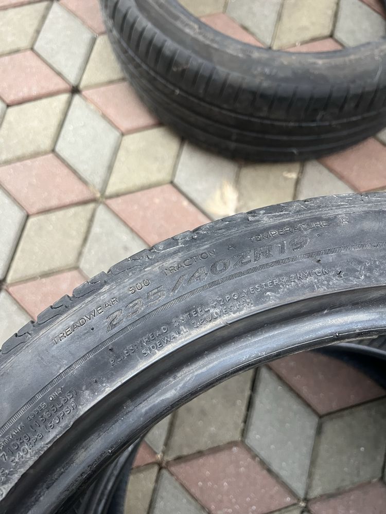 235/40 R19 laufenn