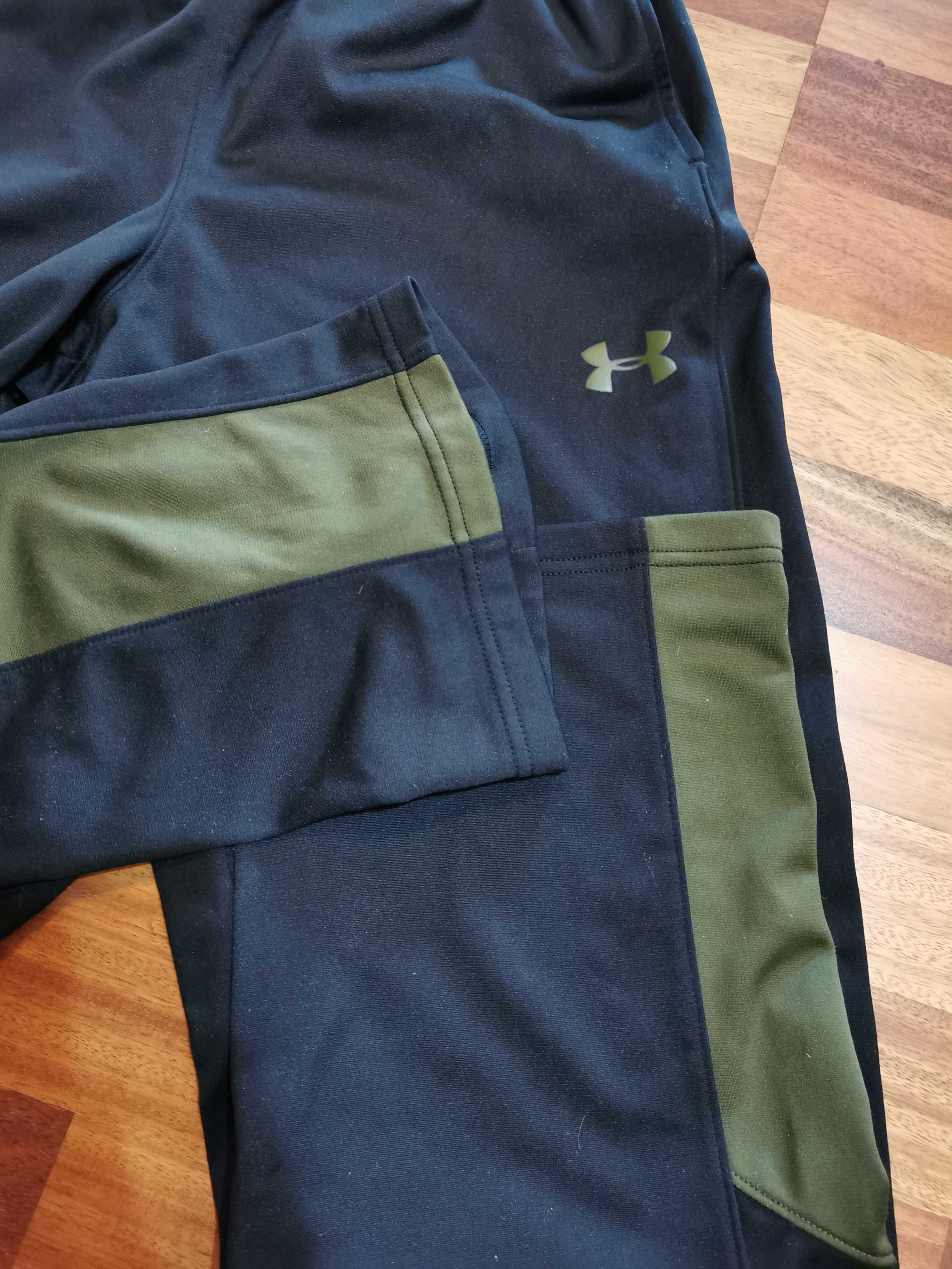 Спортивные штаны Under Armour, M