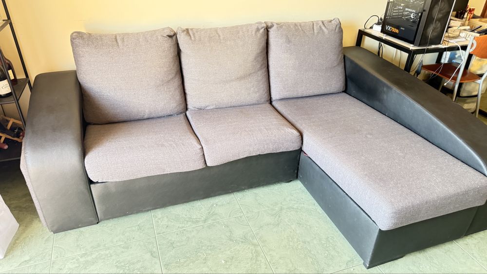 Sofá Chaise long 3 lugares com 2 puffs