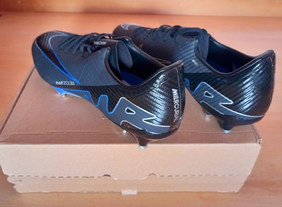 100% NOVO - Nike Mercurial Vapor Zoom 15 Academy FG / MG nr. 46

Nike