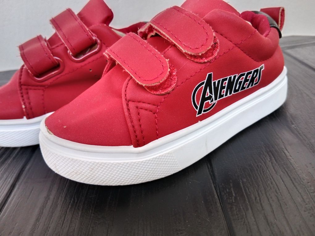 Buty trzewiki adidasy chłopięce r 23 24 wkładka 13.5 cm Avengers Marve