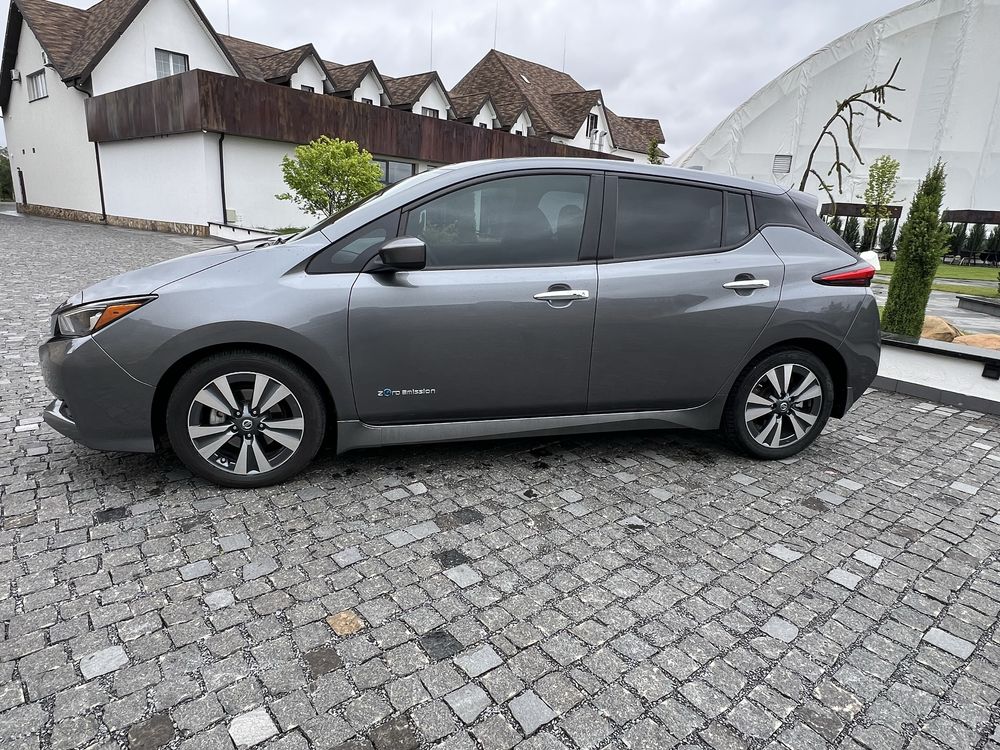 Nissan leaf  SV 40 kw/18рік/SOH88%
