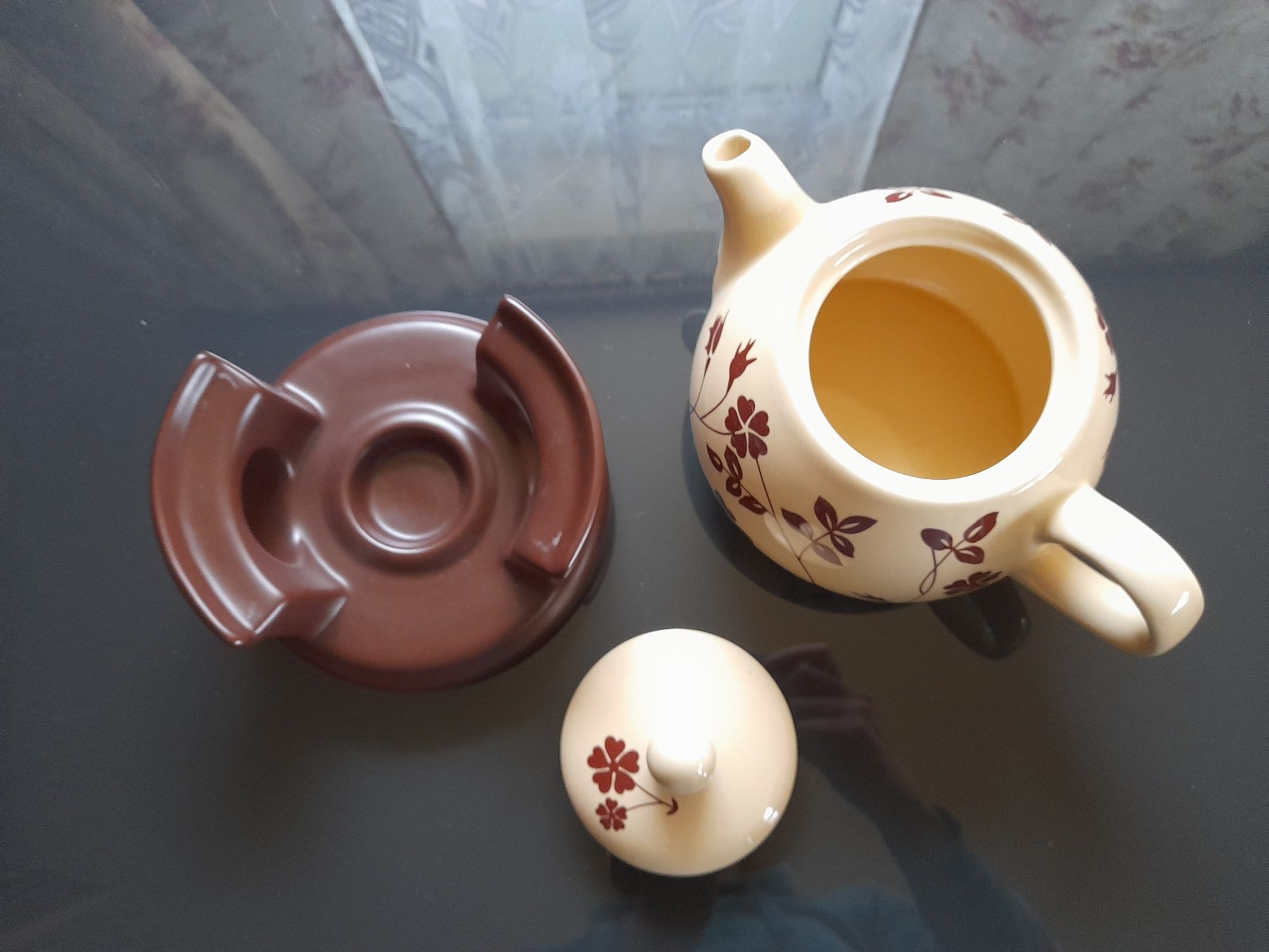 Dzbanek, czajniczek na herbatę lub kawę z podgrzewaczem