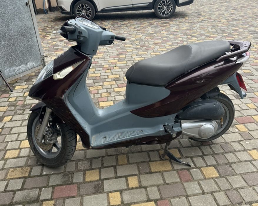 Скутер Honda Dylan
