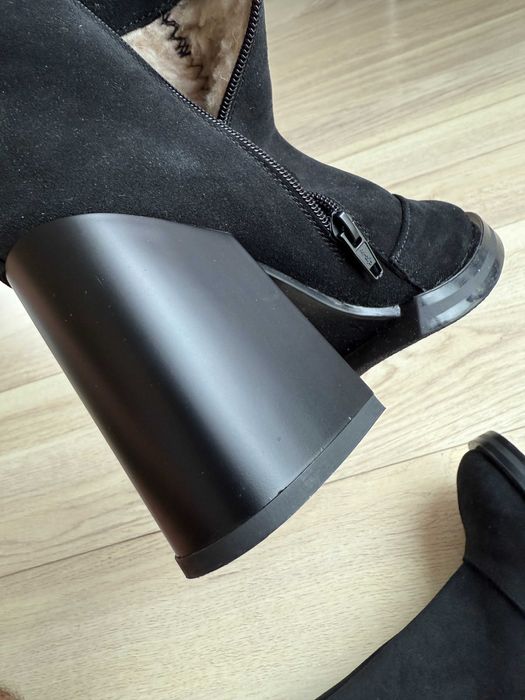 Nowe botki z naturalnego zamszu