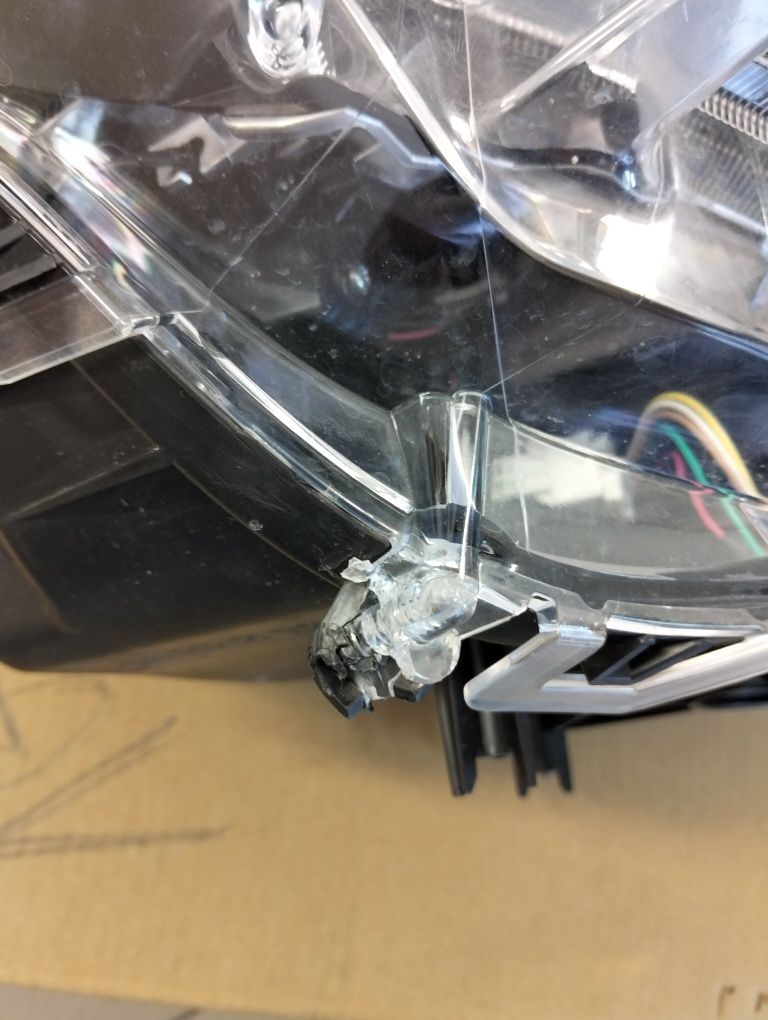 Lampa przednia prawa RAV4 v