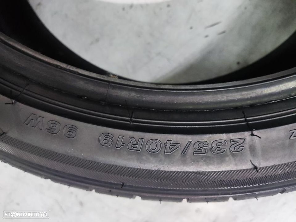 2 pneus semi novos 235-40r19 bridgestone - oferta dos portes