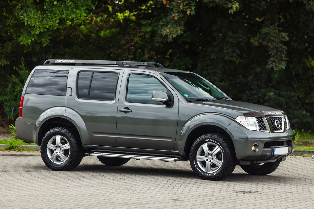 Nissan Pathfinder 7-osobowy Klima Bardzo ładny bez korozji