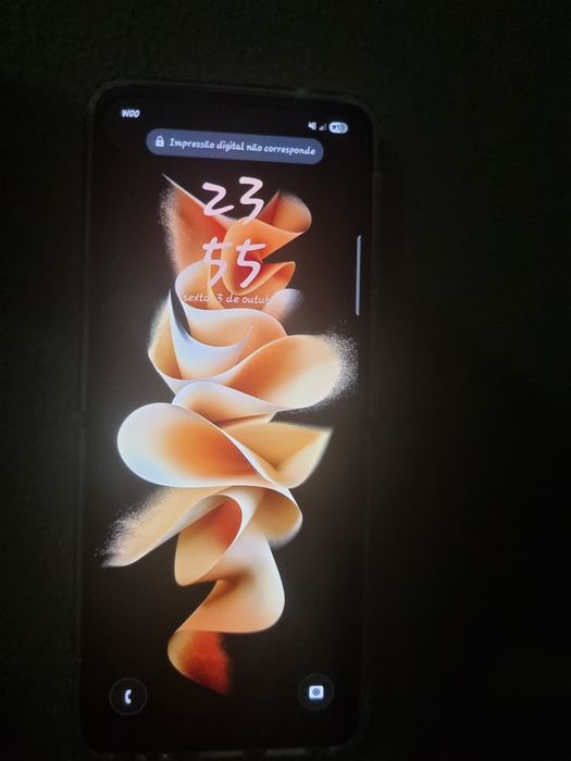 Vendo ou troco samsung z flip 3 128gb  por iphone
