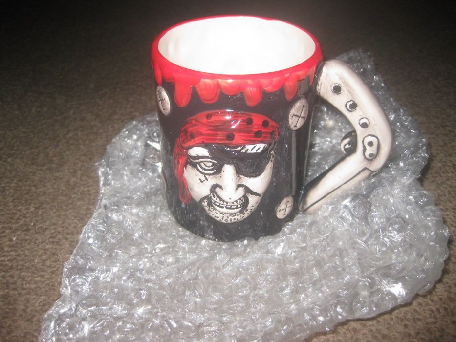 Caneca "Piratas das Caraíbas" Nova e Embalada!