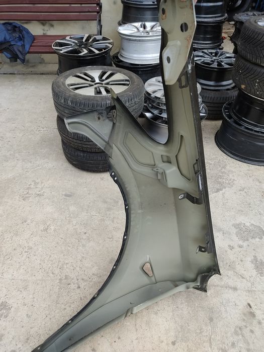 Крило переднє праве Tesla model Y оригінал