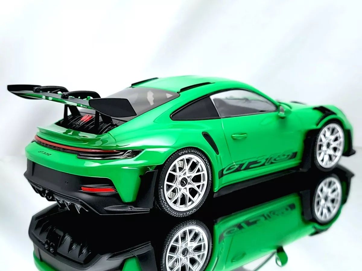 Minichamps 1:18 porsche 911 (992) GT3 RS ano 2023