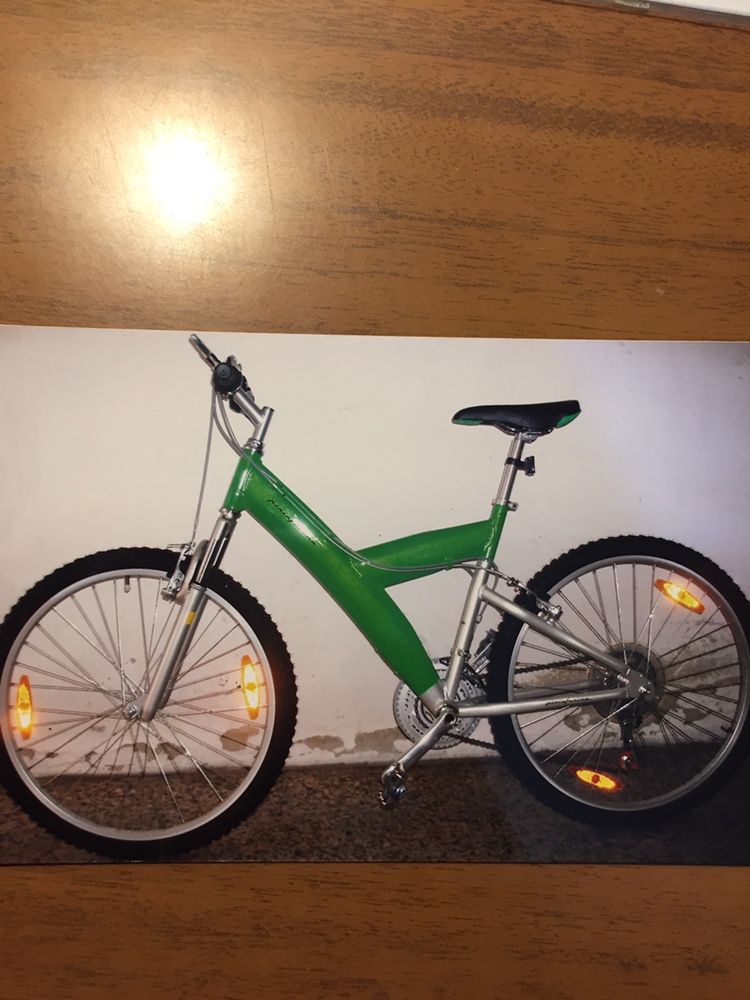 Bicicleta nova toda em aluminio com amortecedores