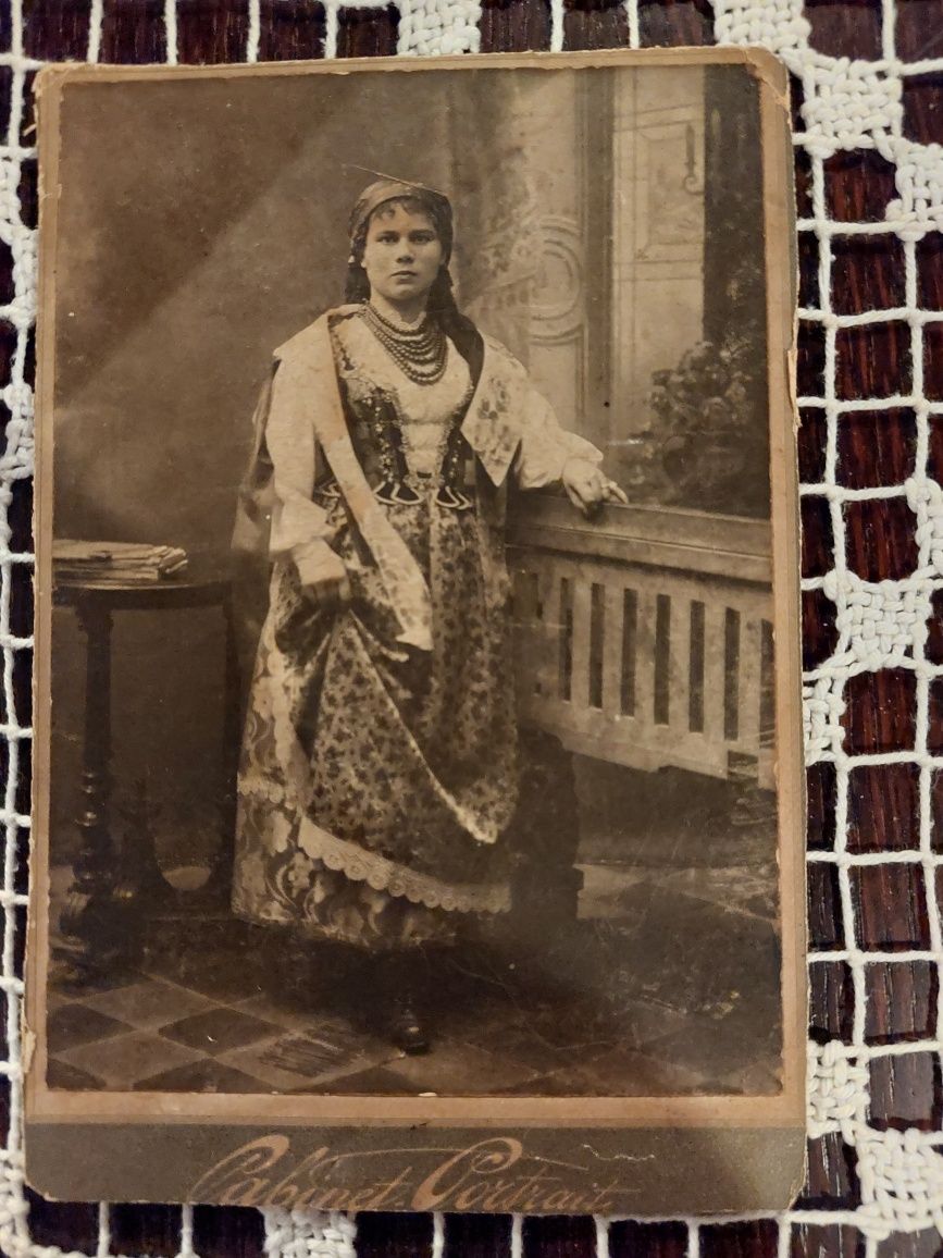 Stare przedwojenne zdjęcie kartonik strój ludowy
