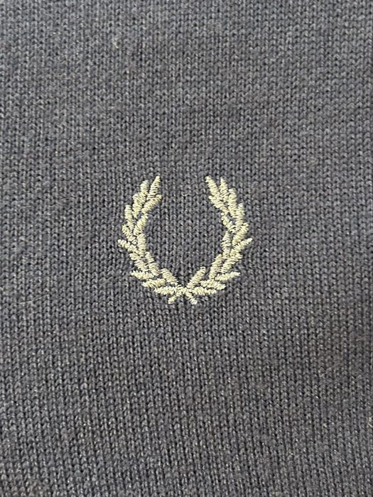 Fred Perry x Raf Simons светр з вирізом V