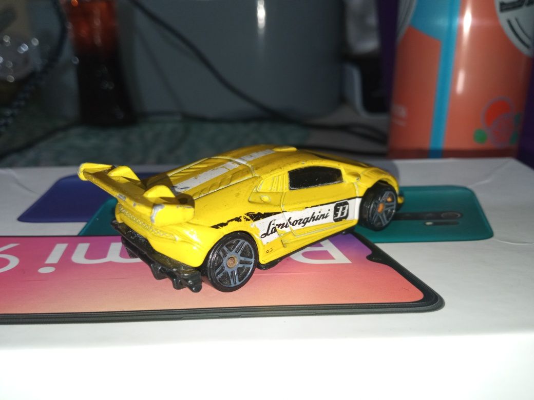 Lamborghini huracan hot wheels żółte