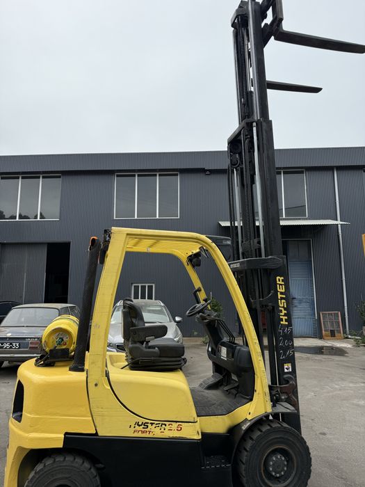 Empilhador Hyster de 2500 kgrs gas com tudo e recente como novo