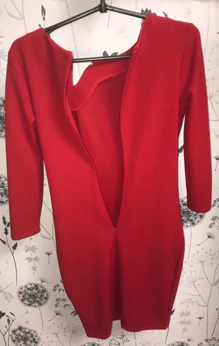 Женское приталенное платье