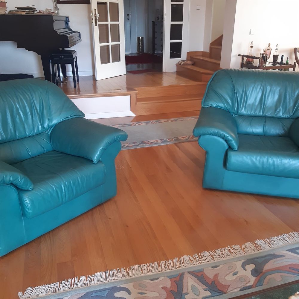 Jogo de 3 sofas em pele semi novos