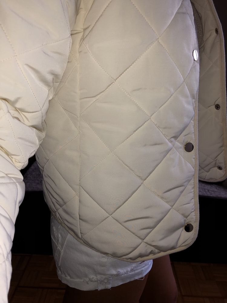 Orsay kremowa oversize kurtka pikowana puchowa zatrzaski S 36