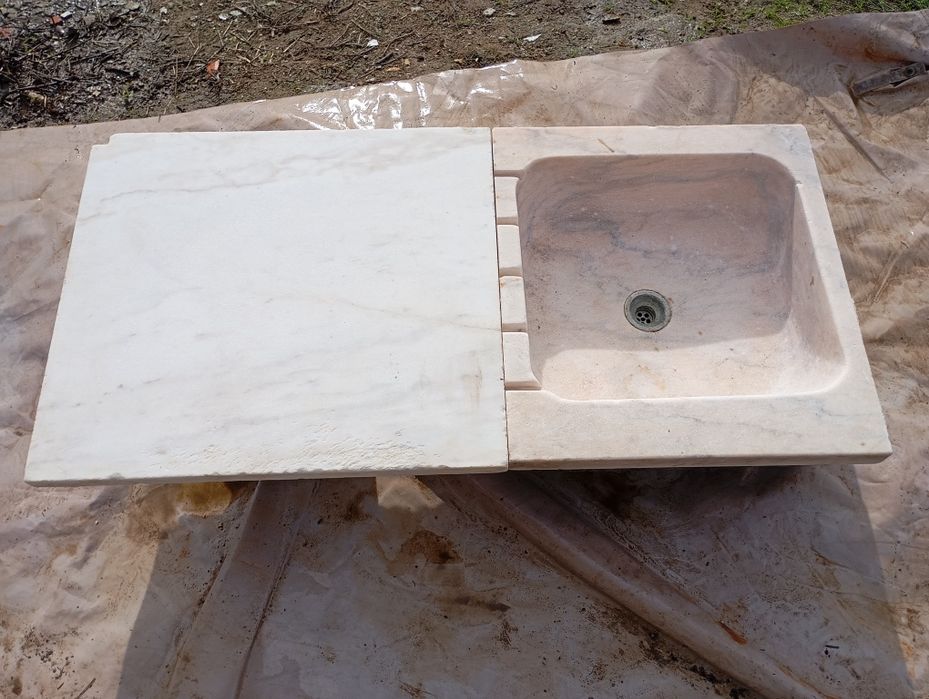 Lava louça em pedra mármore